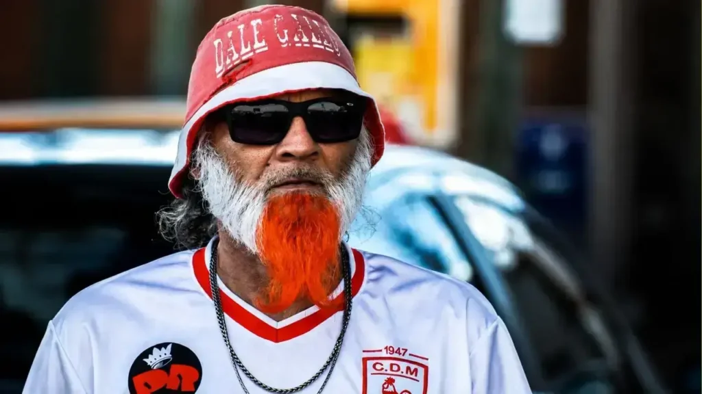 Será de el Gallo el hombre. Llegó serio pero se fue feliz.