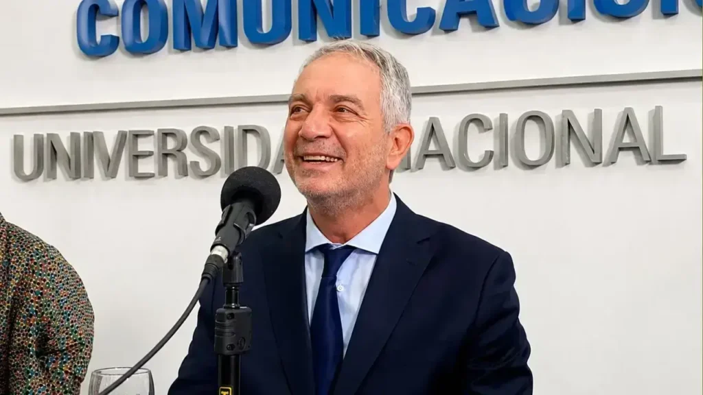 Tiene experiencia de camapaña y años de gestión, pero la elección va a ser dura
