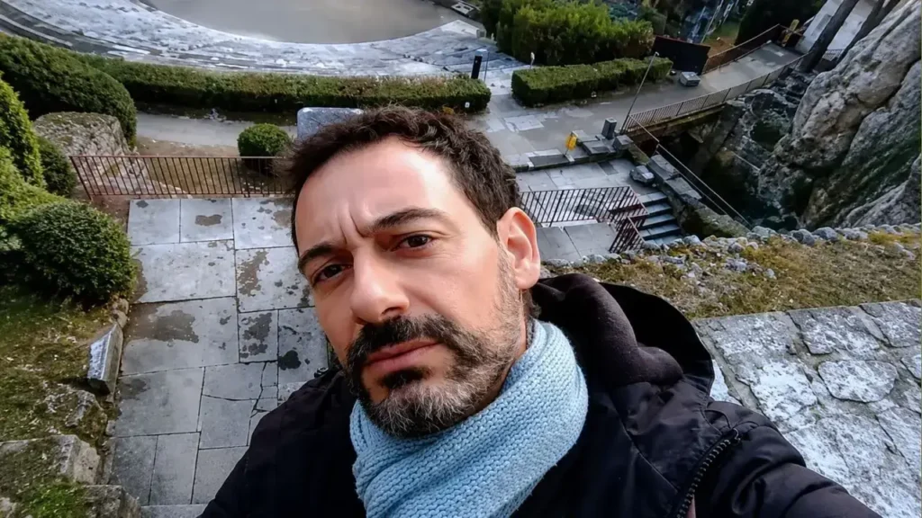 Diego Odonel Fernández, un Hamlet íntimo en un unipersonal