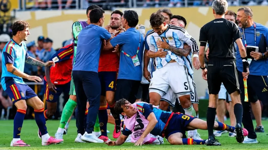 Leandro Paredes quedó involucrado en un altercado con Gavi tras la final (Foto: Reuters/Amanda Perobelli)