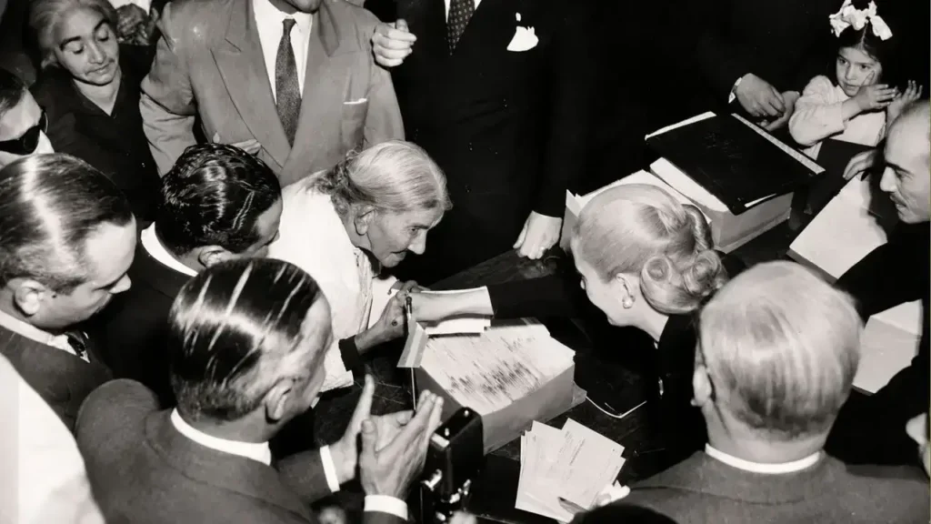 E incluso Eva Perón atendía a las amas de casa ya entradas en años para tratarles de darle una solución a sus problemas