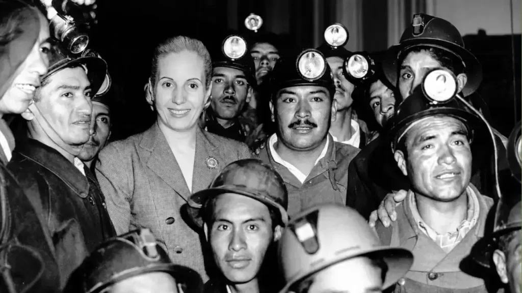 Eva tampoco tuvo problemas en mezclase con los trabajadors a los que consideraba pares