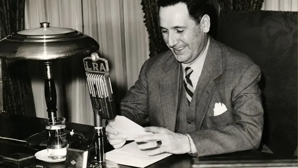 Juan Domingo Perón siempre estuvo orgulloso de reactivar la Secretaría de Trabajo y Previsión y desde sus oficinas daba discursos a los trabajadores explicando los nuevos derechos