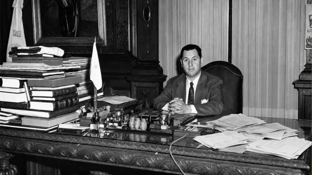 La foto verdadera de Juan Domingo Perón en la Secretaría de Trabajo y Previsión