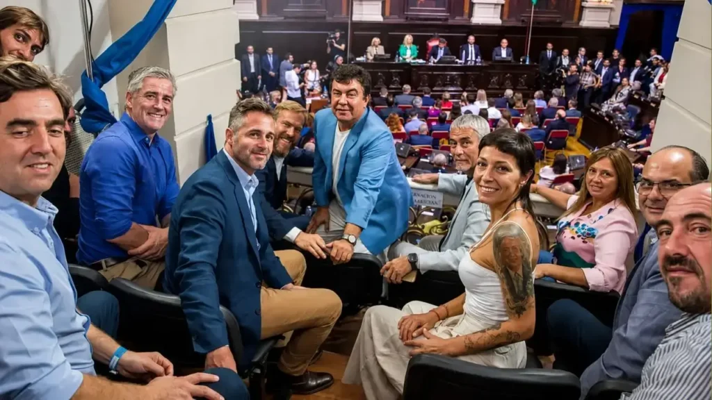 El intendentes de la Tercera Sección Electoral con su mejor ropa tratando de darle forma a la reelección indefinida