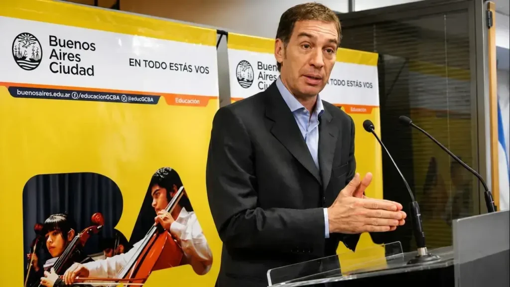 Comenzó su carrera en el peronismo, se pasó al PRO de Mauricio Macri y ahora a La Libertad Avanza de Javier Milei. Quiere se Gobernador de la Provincia de Buenos Aires. Tiene domicilio en Nordelta. 