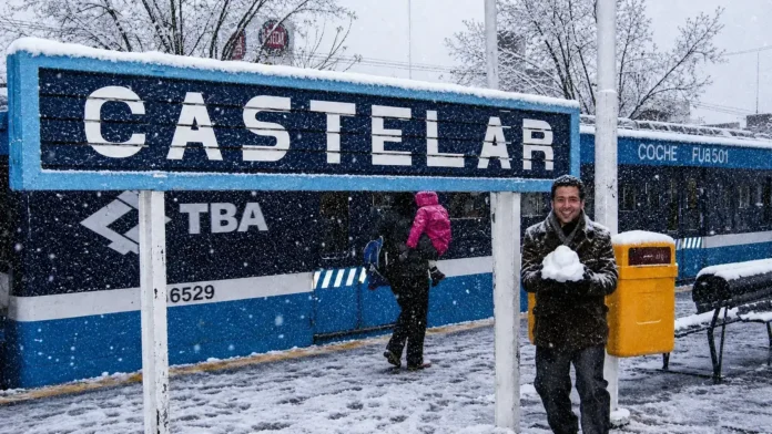 Castelar fue más fuerte la nevada, o quizás se notó más por sus veredas amplias y sus árboles frondozos
