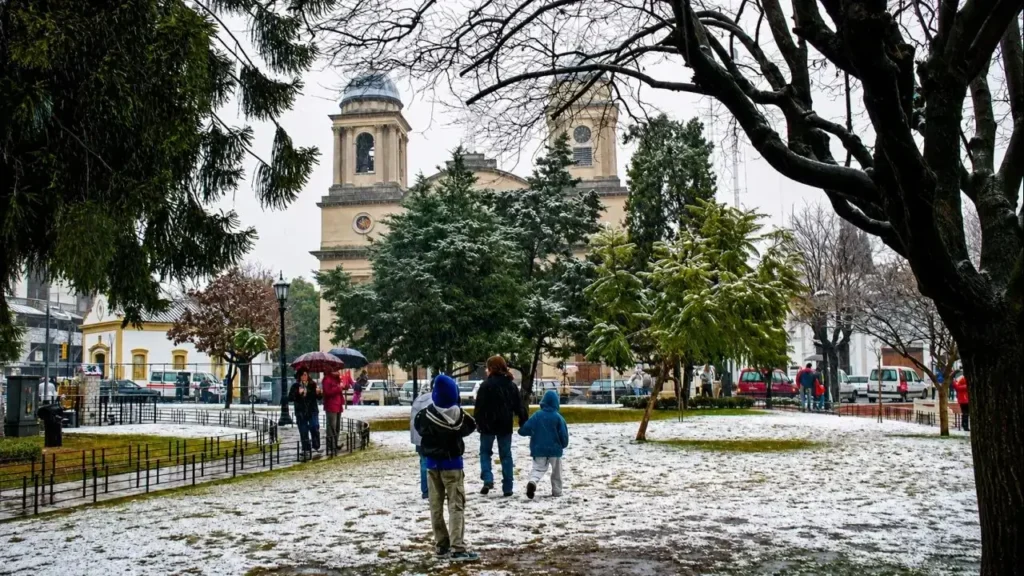 Para algunos, la Plaza fue el punto central y hacia allá fueron a tocar lo que tenían frente a su casa. Pero querían compartirlo. Verla a cielo abierto. Junto a otros.