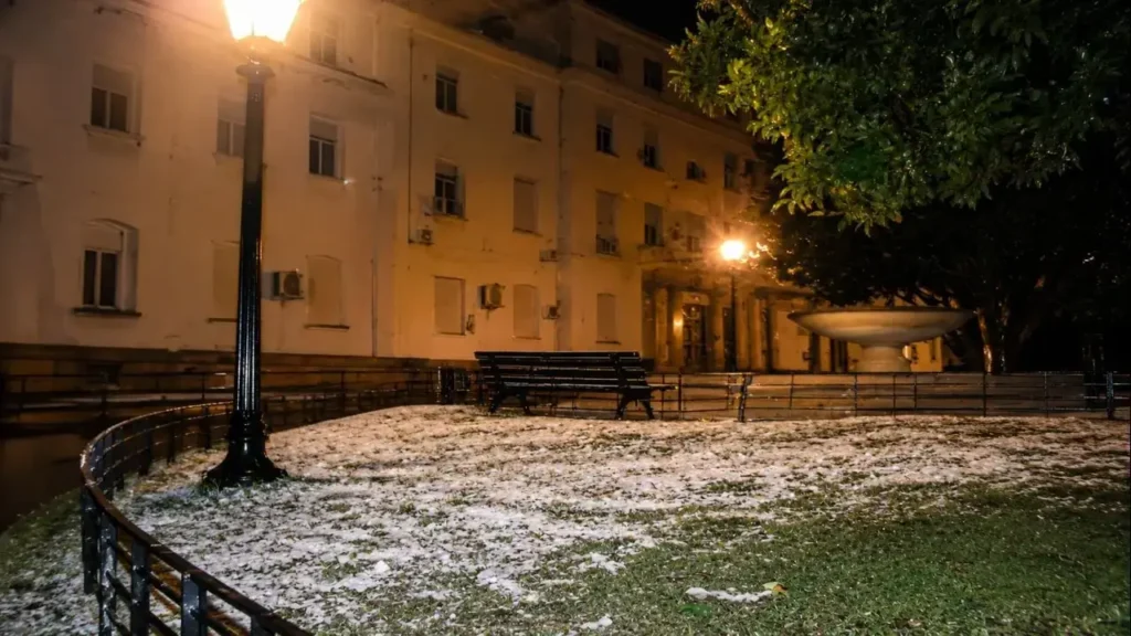 Otro ángulo de la Municipalidad pero ya por la noche