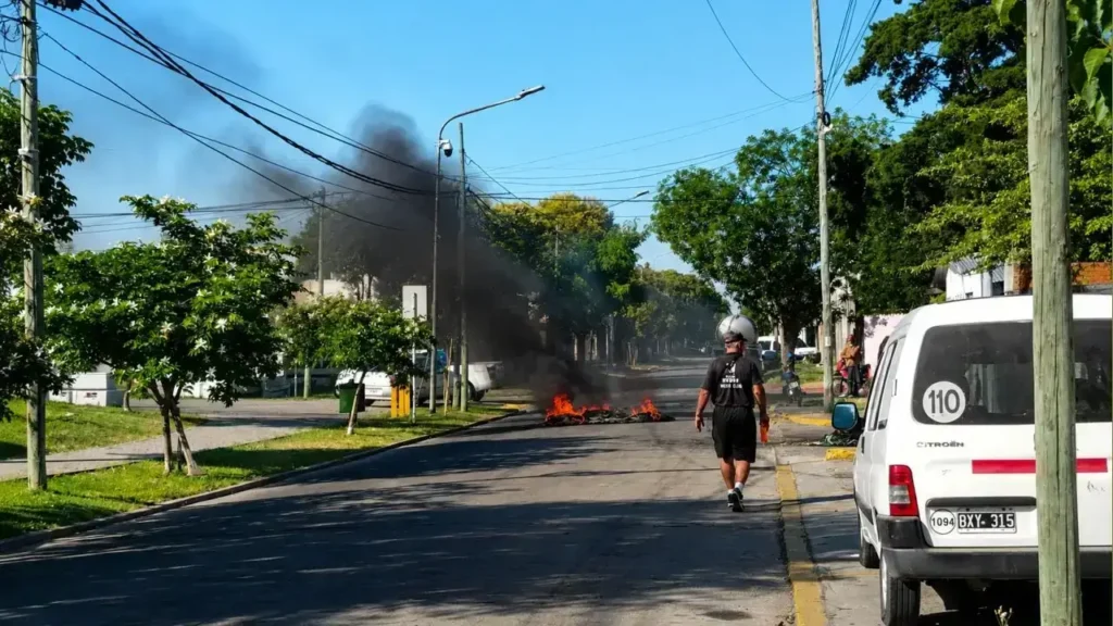 El Gobierno Local enfrenta muchos problemas, no le hará bien un plan de lucha de los Municipales de Morón con apoyo regional