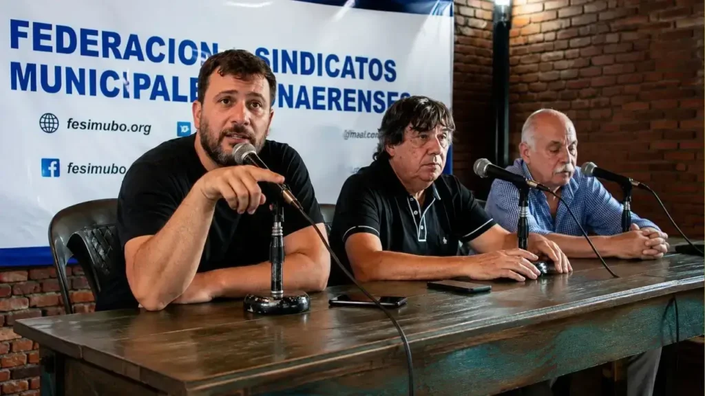 Hernán Doval junto al Cholo Menéndez en un plenario de Trabajadores Municipales