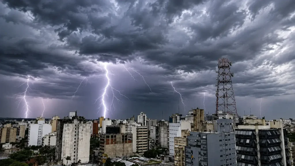 Para el interior siguen las alertas
