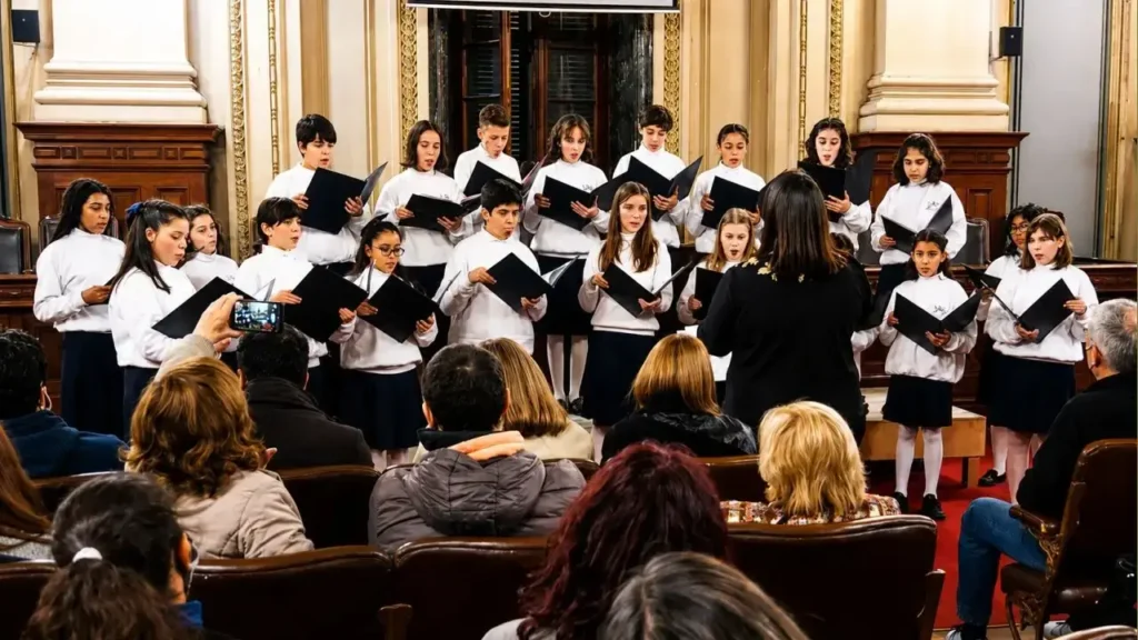 Empecinado en destruirlo todo, le llegó la hora al Coro Nacional de Niños