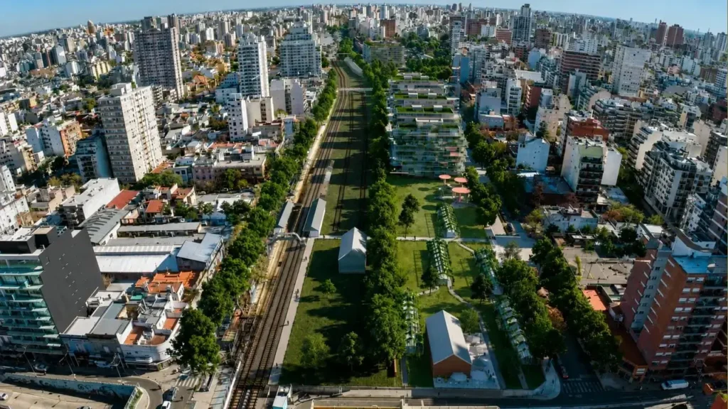 La traza actual del Tren Sarmiento con veinte barreras que dificultan la conectividad