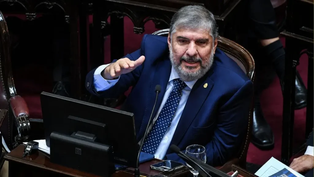 También lo hizo José Mayans pero en Diputados, donde el preside el bloque.