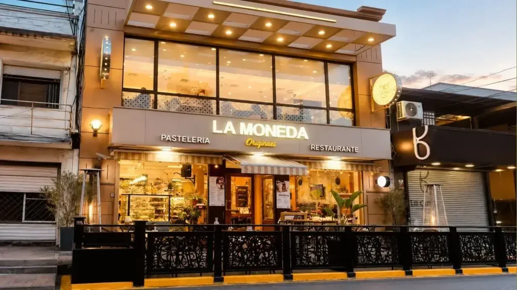 Casi dos décadas después abriría La Moneda Confitería y Restaurant sobre Buen Viaje al 800.