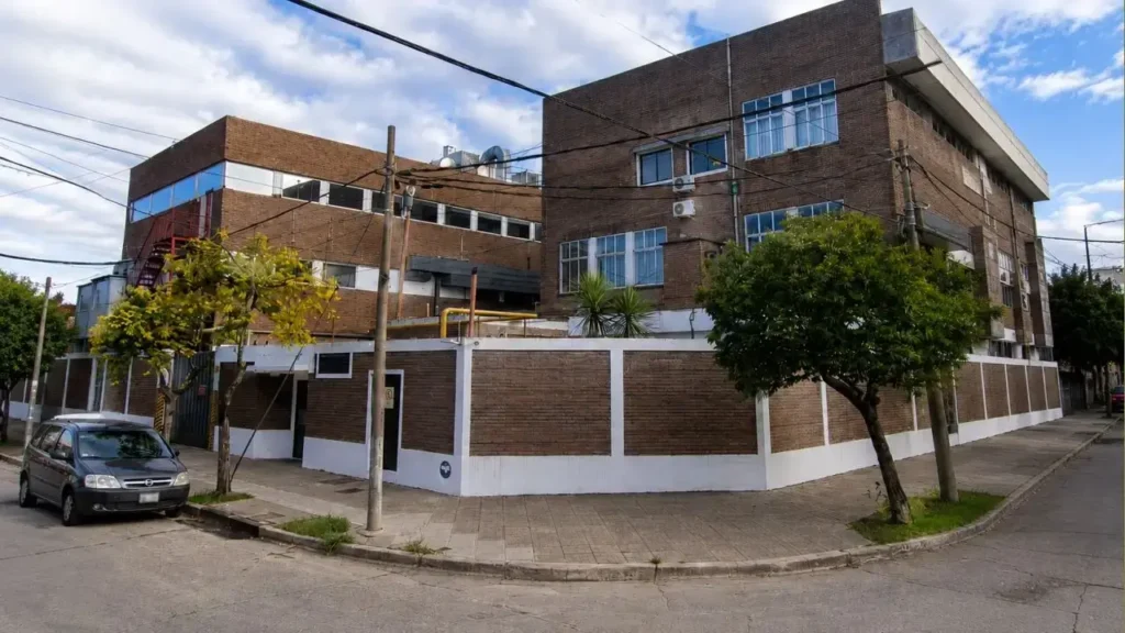  Dalban Pharma S.A., ubicadas en Directorio 701, esquina Argerich, Haedo
