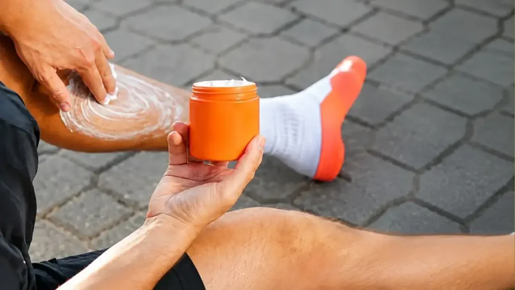 Atomo desinflamente es un compuesto que utilizan los deportistas para transmitir calor a sus músculos. 