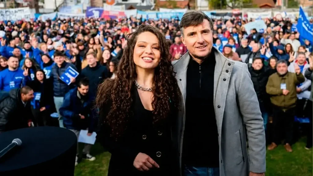 Mayra Arena estuvo en el plenario de Castelar y habló como si fuera parte del Movimiento Derecho al Futuro frente los militantes.