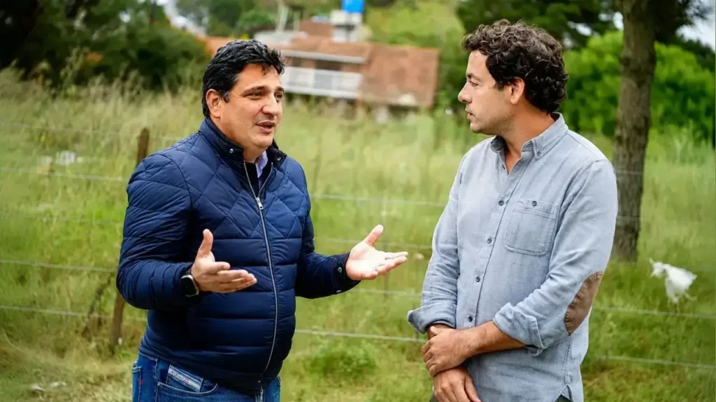 Esta formado, tiene un buen equipo, gestiona, tiene contactos, pero no terminar de hacer pie. Es pura interpretación lo que digo. Pero no se instala en el distrito y hace eje en función de una camapaña.