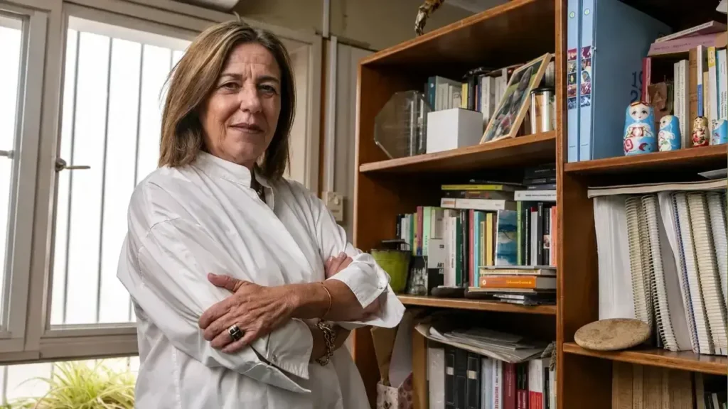 Beatriz Bragoni da un paso al vacío en busca de la arqueología de las operaciones mediáticas de hace dos siglos, trasladables a la actualidad.
