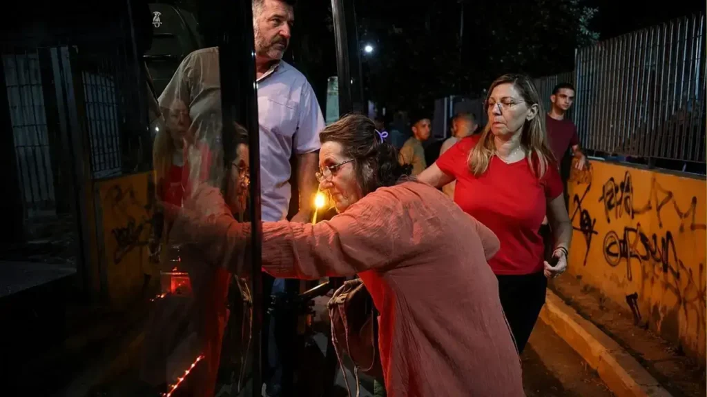 Las 24 horas trabajan los rescatistas porque no saben dónde ocurrirá el próximo incendio. La situación es grave.
