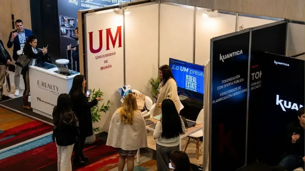 A través de la Escuela Superior de Leyes, la Universidad de Morón presentó la oferta académica de la casa de altos estudios en Expo Real Estate Argentina 2026.