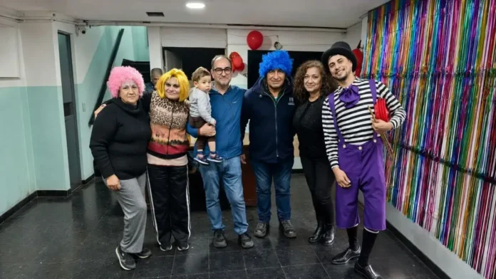 La conducción del gremio con los animadores del evento del Día de las Infancias.