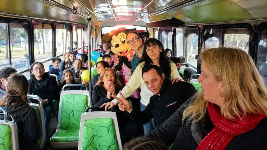 También un paseo en tren urbano por todo Morón.