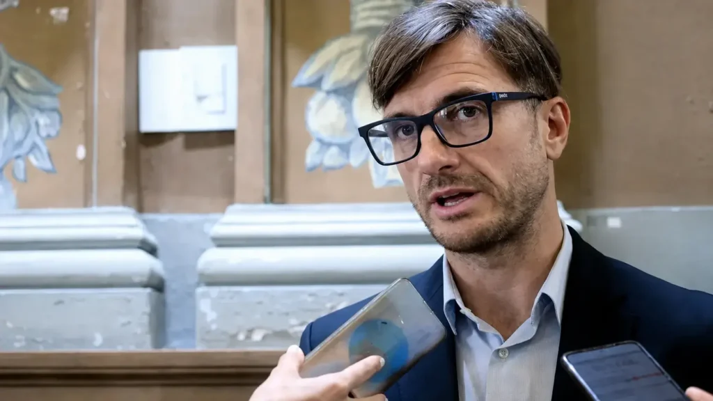 El Gobierno Nacional no va a trransferir dinero. El Gobierno Provincial es una incógnita. Lucas Ghi tendrá que hacer maravillas para llegar a fin de mes.