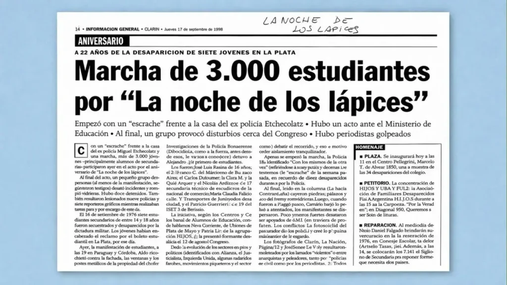 Las marchas no pararon y los estudiantes siguieron movilizándose pero por sus compañeros desaparecidos.