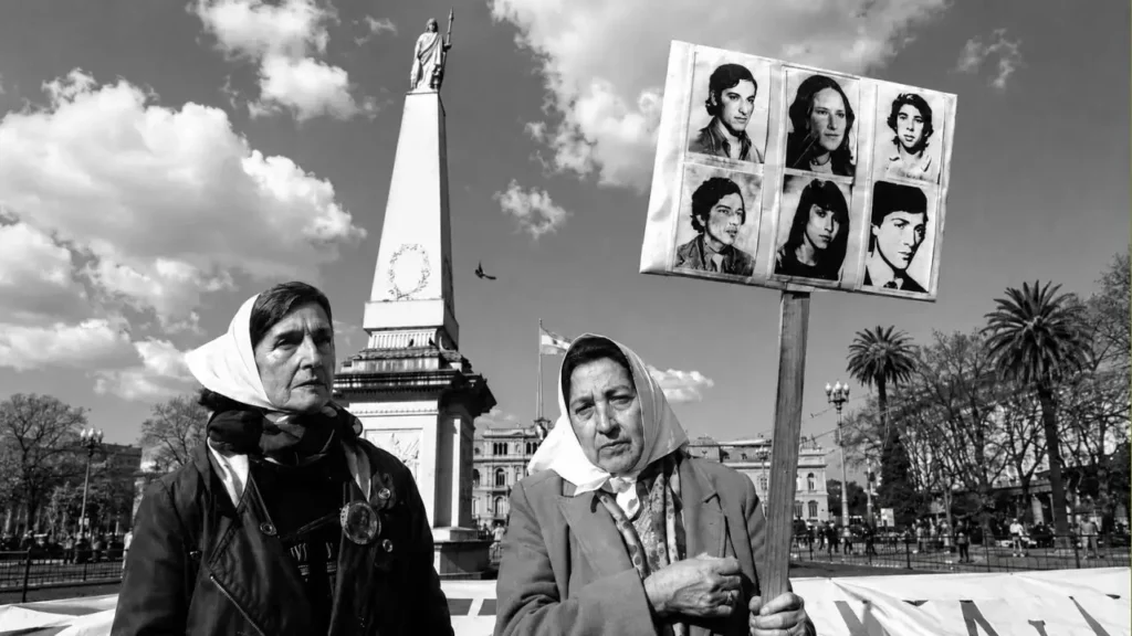 De pronto, las madres de los chicos se vieron reclamando en Plaza de Mayo.