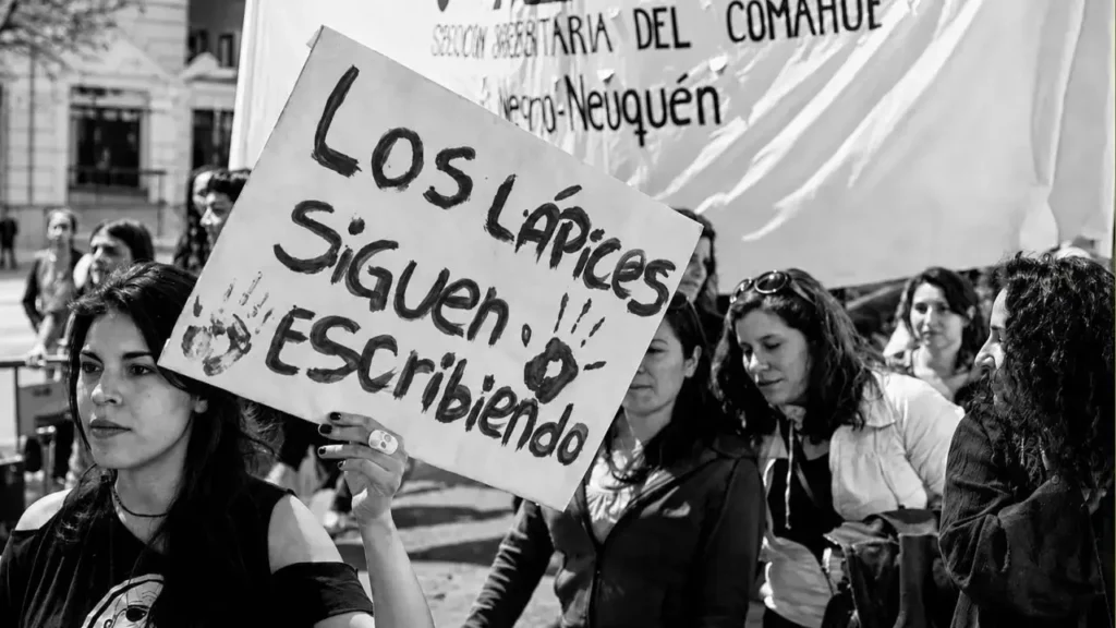 Hoy en día, los pibes y pibas siguen recordando la fecha y el sacrificio de aquellos chicos que en 1976 perdieron la vida.