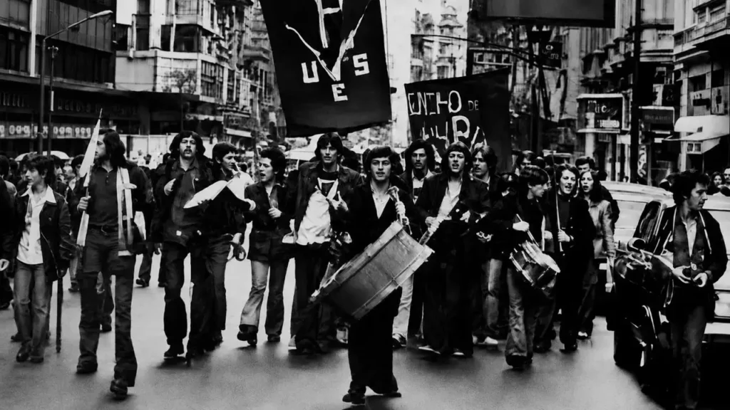 1975: los estudiantes secundarios inundaban la calle reclamando un Boleto Estudiantil que garantice la eduación.