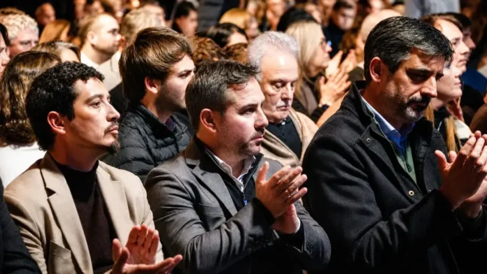 El intendente de Ituzaingó, Pablo Descalzo, participó hoy, martes 18 de agosto de 2026, en Vicente López, del lanzamiento del Consejo Provincial de la Economía del Conocimiento (COPEC), encabezado por el gobernador Axel Kicillof.