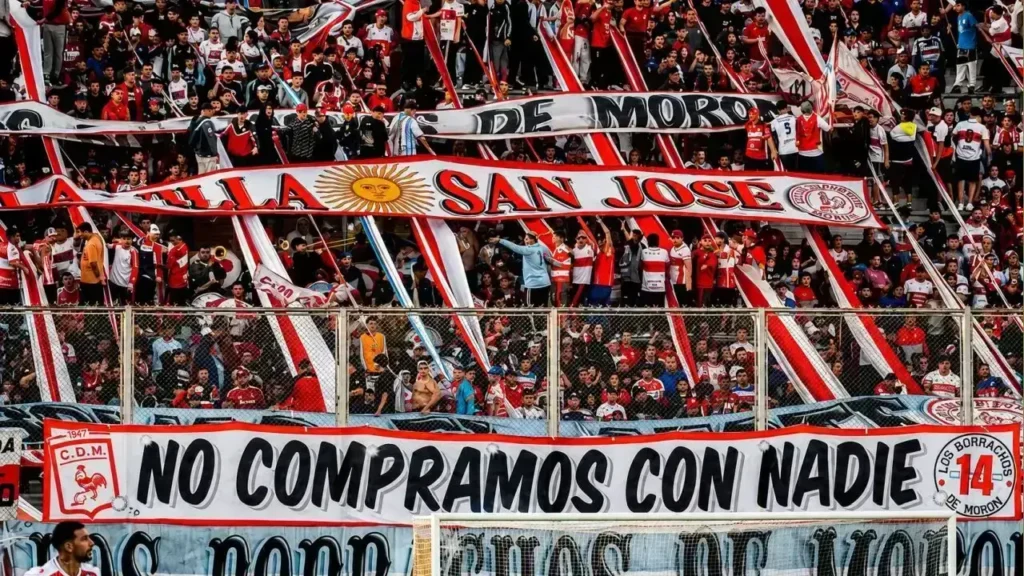 La hinchada incontenible y nerviosa con el empate de San Miguel.