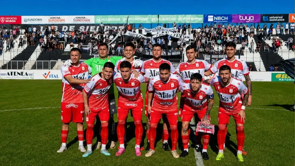 Un partido para torturarse. Lo más destacado del Primer Tiempo fueron las tarjetas amarillas: para Mauro Burruchaga, en Deportivo Morón; y para Matías Romero, delantero del conjunto chaqueño.