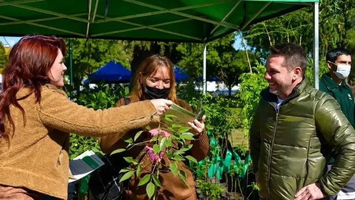 Llevata plantas gratias para la vereda de tu casa y que Ituzaingó sigue creciendo verde
