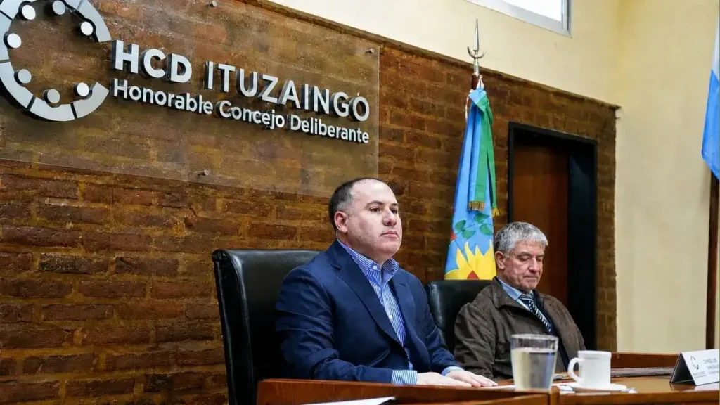Juan Manuel Alvarez Luna, Presidente del Concejo Deliberante de Ituzaingó. Promueve recuperar la identidad de cada barrio a través de sus mejores imágenes.