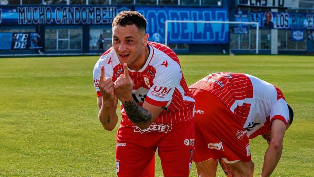 Fagundez eufórico por los tantos con que él cerró el primer tiempo.