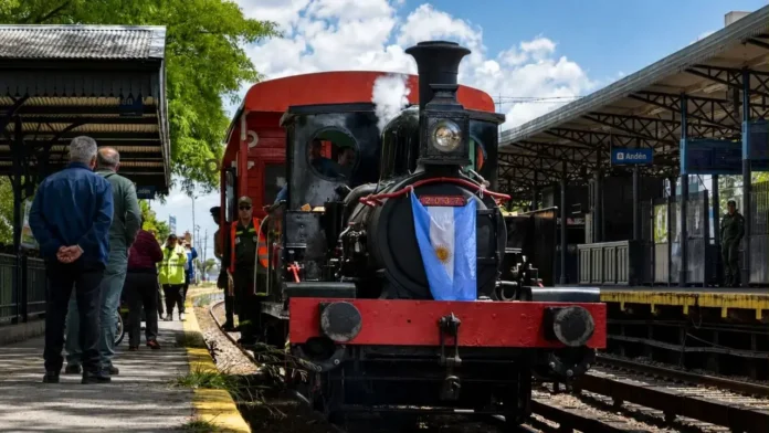La Stephenson N° 2037 saldrá de la Estación de Haedo para recordar el primer viaje entre en Buenos Aires que lo realizó La Porteña y unió Floresta y la Estación del Parque (hoy el Teatro el 29 de agosto de 1857.