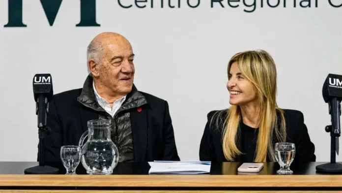 El rector Héctor Norberto Porto Lemma junto a la intendenta de Cañuelas, Marisa Fassi.