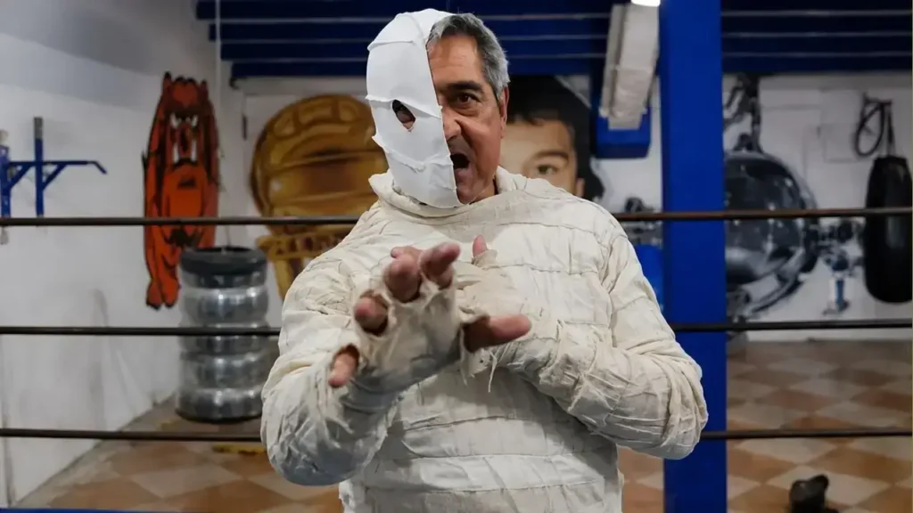 Adiós a un ícono popular: A los 76 años, falleció Juan Manuel Figueroa, el hombre que durante más de cinco décadas dio vida y misterio a La Momia Blanca, uno de los personajes más legendarios e inolvidables de Titanes en el Ring y de la televisión argentina.
