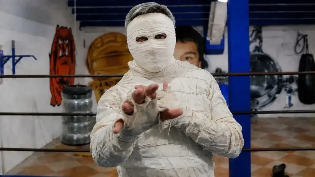 Murió a los 76 años Juan Manuel Figueroa, el legendario luchador detrás de La Momia de Titanes en el Ring. Con más de cinco décadas de trayectoria en el catch argentino, su partida revive la historia de sus múltiples personajes en la troupe y las históricas disputas en torno a la máscara más famosa de la televisión.