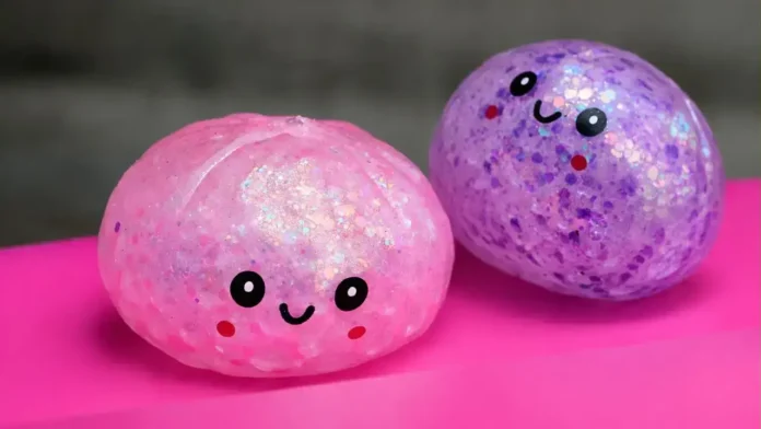 El Gobierno Municipal ordenó el retiro inmediato de los comercios del distrito del juguete denominado “Squeezy Dumpling”.