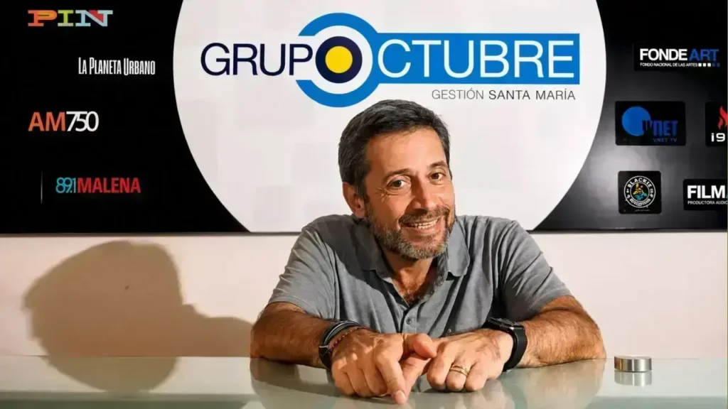 Victor Santa María, Presidente del Grupo Octubre (en honor al primer disco de los Redondos), conduce conduce el SUTERH y FATERYH y tiene tiempo para viajar de Ciudad de Buenos Aires a Los Pingüinos en Ituzaingó.