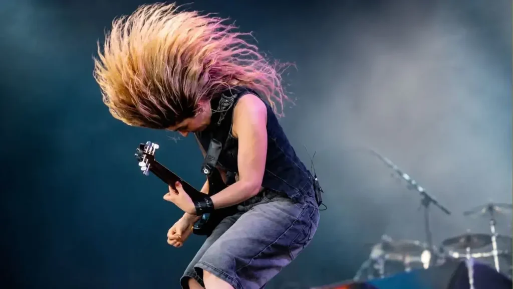 Daniela «Dany» Villarreal Vélez (nacida el 30 de enero de 2000 en Monterrey, México) es la hermana mayor, guitarrista principal, cantante y líder escénica del trío The Warning.