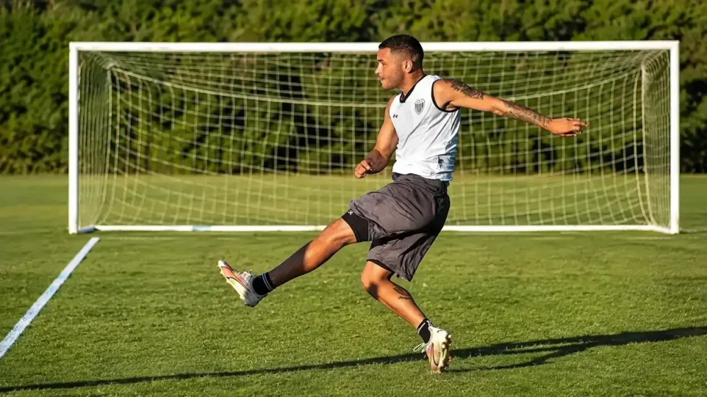 Franco Fagundez durante la pretemporada. Un buen trabajo que ahora da resultados.