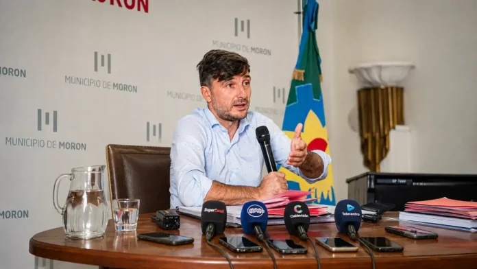 La última conferencia de prensa de Lucas Ghi, luego del triunfo con el 3% que obtuvo en Morón frente a La Linbertad Avanza.