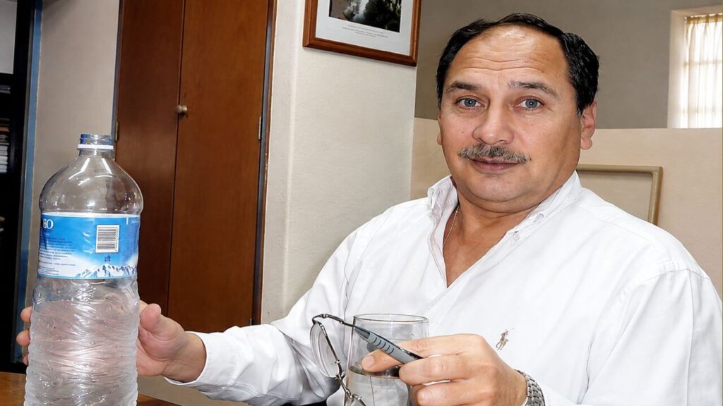 Alberto Descalzo, en una foto más actual, ya no era Presidente del Concejo Deliberane de Ituzaingó y habían pasado los años. Era Intendente de Ituzaingó.
